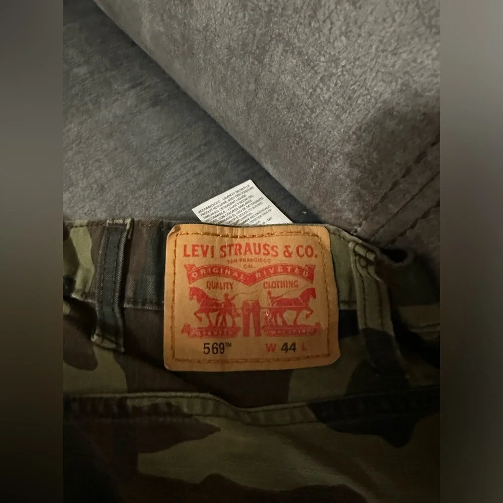 Levi’s 569 camo jean shorts size 44 - Picture 3 of 3